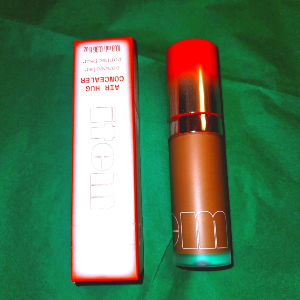 ITEM air hug concealer